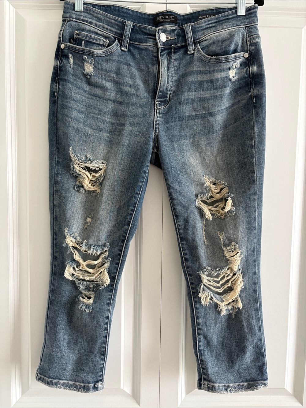 Judy Blue Skinny Cut Capri - Distressed Med Wash Size 11/30